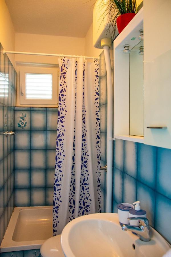 Apartment Tony - 2Bdr Beachfront ヤドリヤ エクステリア 写真