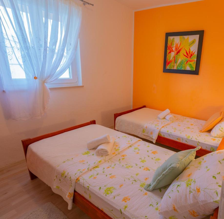 Apartment Tony - 2Bdr Beachfront ヤドリヤ エクステリア 写真