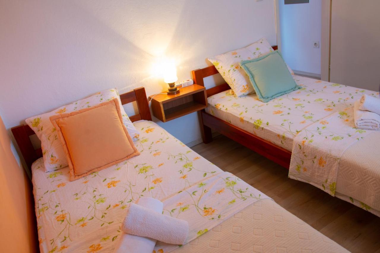 Apartment Tony - 2Bdr Beachfront ヤドリヤ エクステリア 写真
